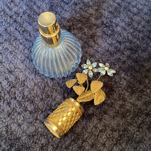 Vintage Perfume Bottle Blue Glass Filigree with Rhinestone Flower - Picture 6 of 6